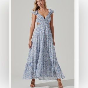 ASTR the label Primrose Floral Strappy Back Maxi Dress
Blue purple floral - XL
